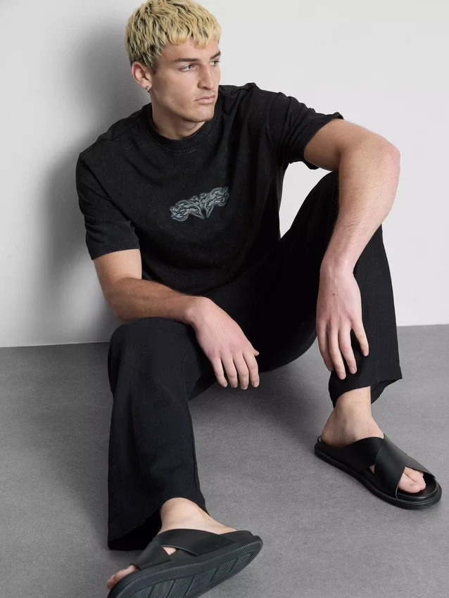 T-Shirt mit Aufdruck auf der Rückseite