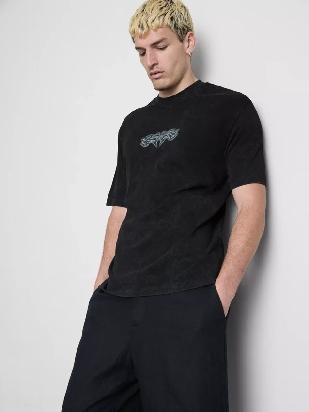 T-Shirt mit Aufdruck auf der Rückseite