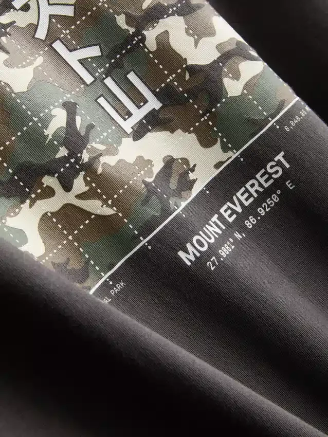 T-Shirt mit Mount-Everest-Motiv