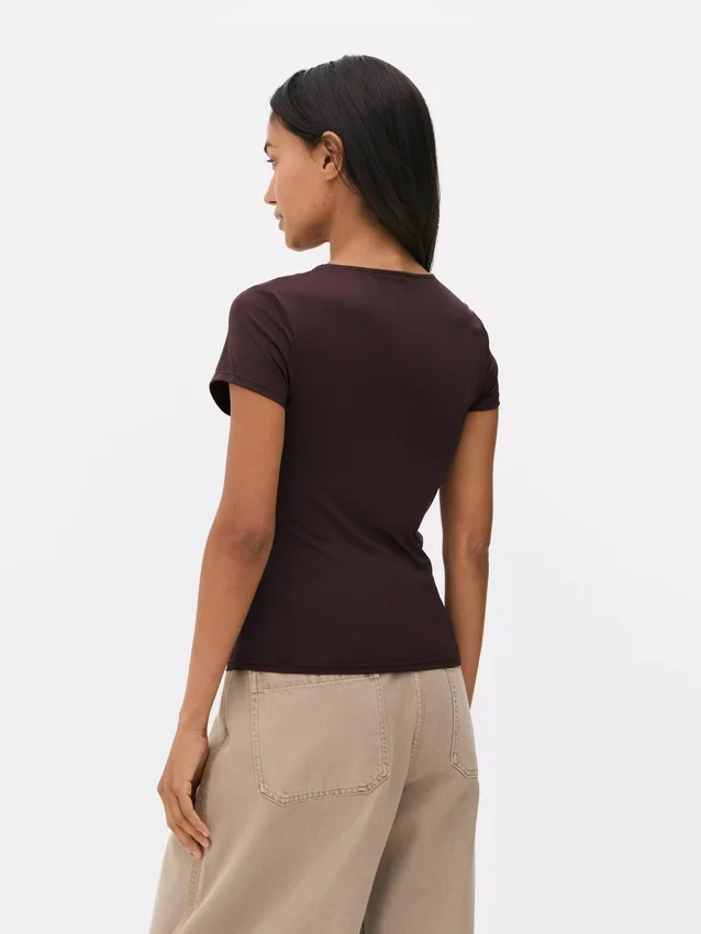 T-Shirt mit Rundhalsausschnitt, das wie eine zweite Haut sitzt