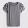 T-Shirt mit Rundhalsausschnitt, das wie eine zweite Haut sitzt