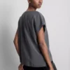 T-Shirt mit Rundhalsausschnitt und gerollten Ärmeln