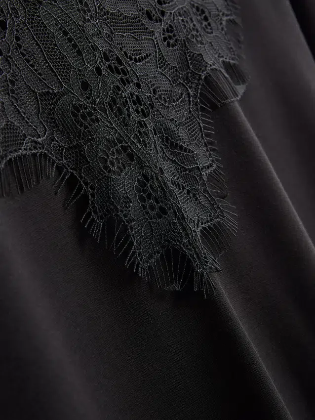 T-Shirt mit Spitzeneinsatz