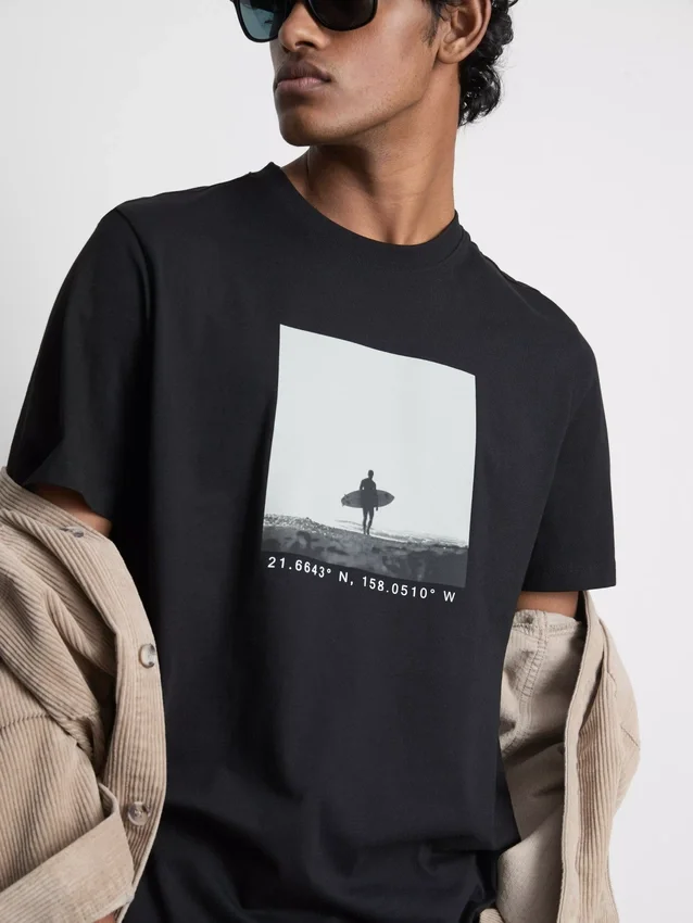 T-Shirt mit Surfer-Foto-Motiv