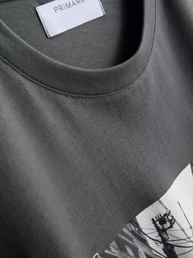 T-Shirt mit Tokyo-Street-Grafik