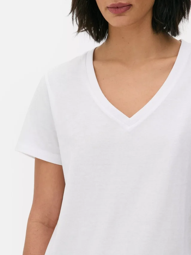 T-Shirt mit V-Ausschnitt