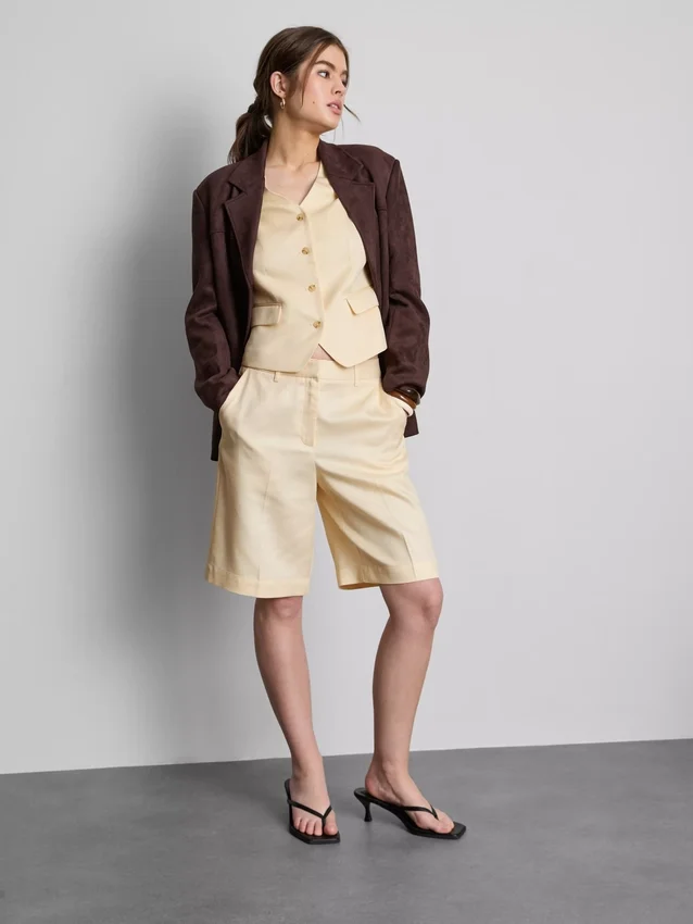 Taillierte Bermudashorts aus Baumwollmischung