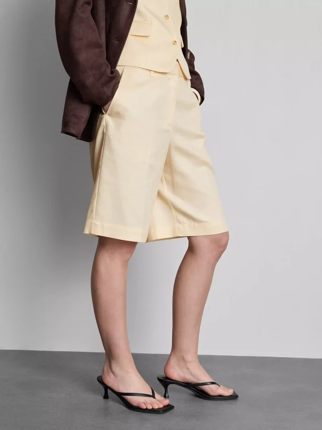 Taillierte Bermudashorts aus Baumwollmischung