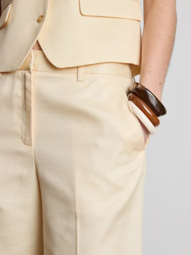 Taillierte Bermudashorts aus Baumwollmischung