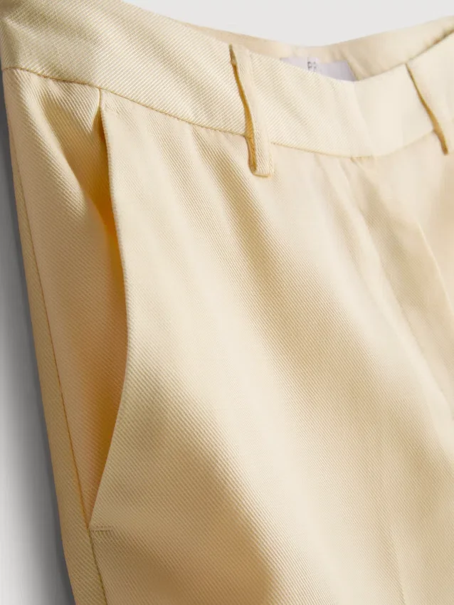 Taillierte Bermudashorts aus Baumwollmischung