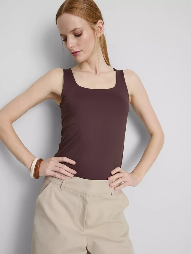 Tanktop mit quadratischem Ausschnitt
