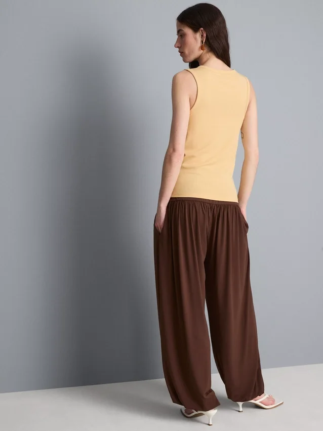 Tanktop mit U-Ausschnitt und Racerback