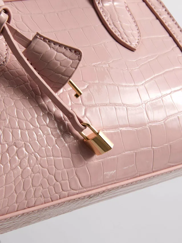 Tasche mit Krokodil-Optik