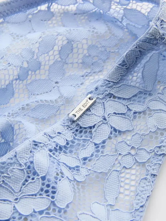The Edit – Brasilianer-Slip mit Blumen-Spitze