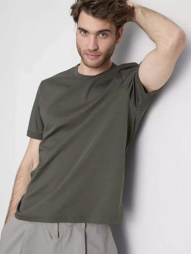 The Edit T-Shirt aus merzerisiertem Stoff in Slim-Fit-Passform