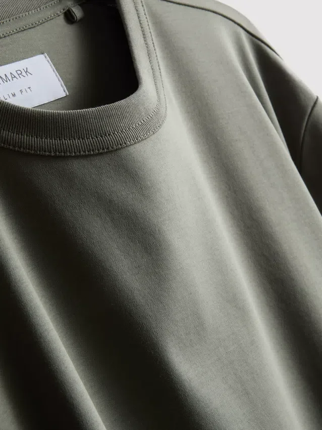 The Edit T-Shirt aus merzerisiertem Stoff in Slim-Fit-Passform