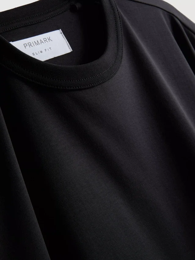 The Edit T-Shirt aus merzerisiertem Stoff in Slim-Fit-Passform