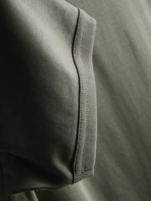 The Edit T-Shirt aus merzerisiertem Stoff in Slim-Fit-Passform