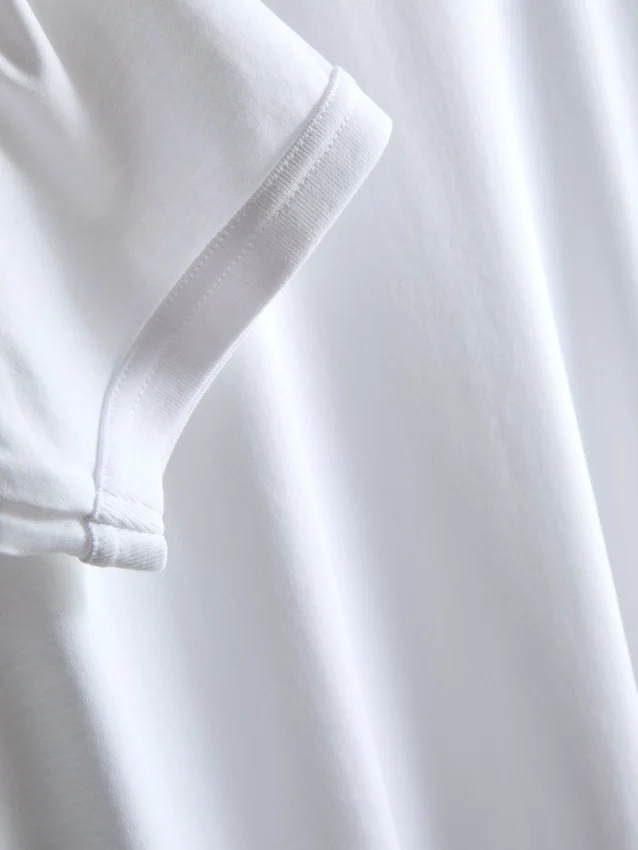 The Edit T-Shirt aus merzerisiertem Stoff in Slim-Fit-Passform