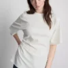 The Edit-T-Shirt mit Rüschen und asymmetrischem Schnitt