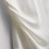 The Edit-T-Shirt mit Rüschen und asymmetrischem Schnitt