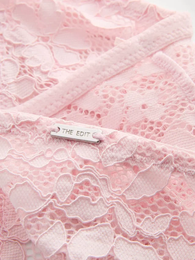 The Edit Tanga aus floraler Spitze