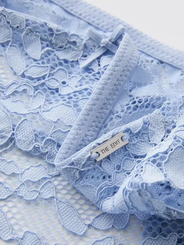 The Edit Tanga aus floraler Spitze