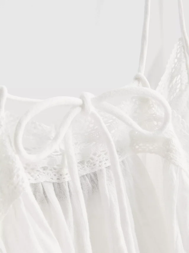The Primark Scene | Baumwoll-Top mit Broderie-Muster, V-Ausschnitt und Spaghettiträgern