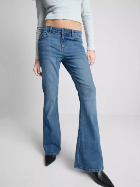 The Primark Scene | Flared-Jeans mit niedriger Leibhöhe