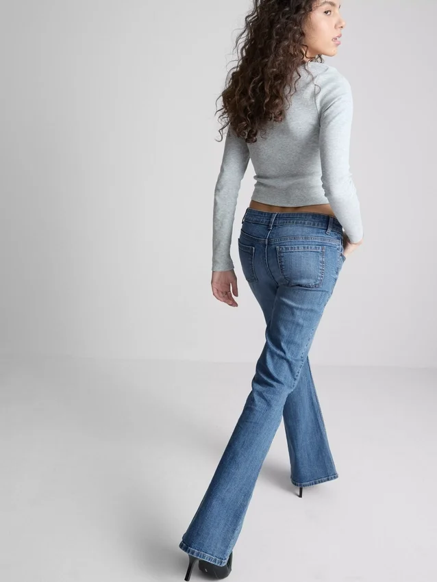 The Primark Scene | Flared-Jeans mit niedriger Leibhöhe