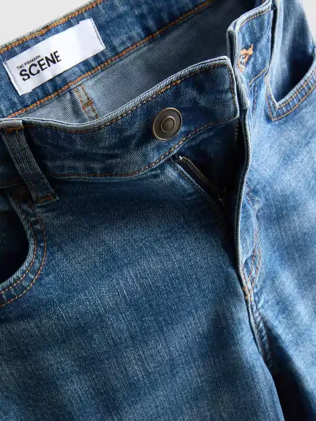 The Primark Scene | Flared-Jeans mit niedriger Leibhöhe