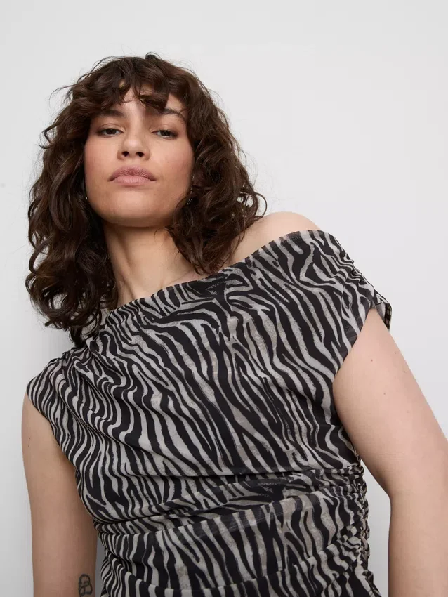 The Primark Scene | Kurzes, schulterfreies, transparentes Top