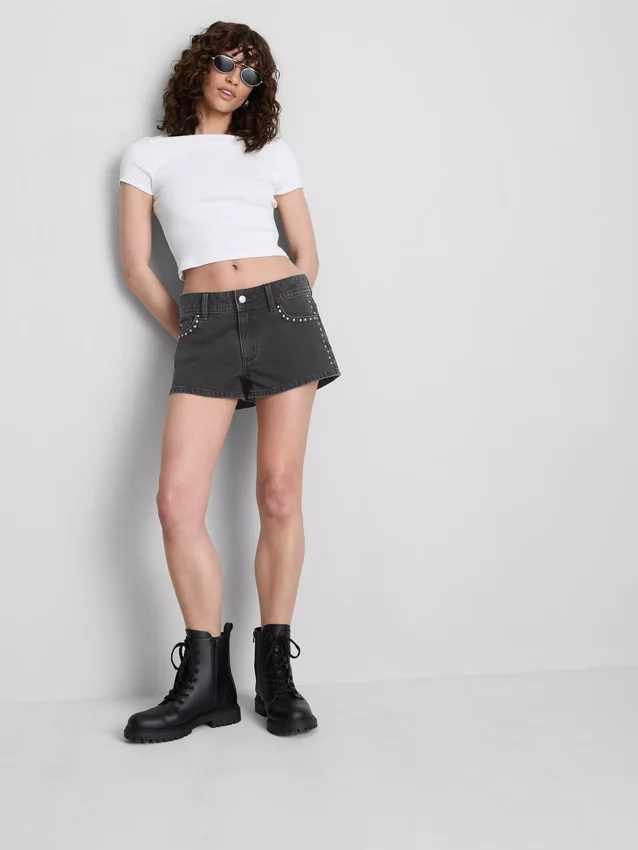 The Primark Scene | Mikro-Shorts aus Baumwoll-Denim mit Nieten