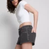 The Primark Scene | Mikro-Shorts aus Baumwoll-Denim mit Nieten