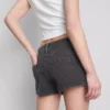 The Primark Scene | Mikro-Shorts aus Baumwoll-Denim mit Nieten