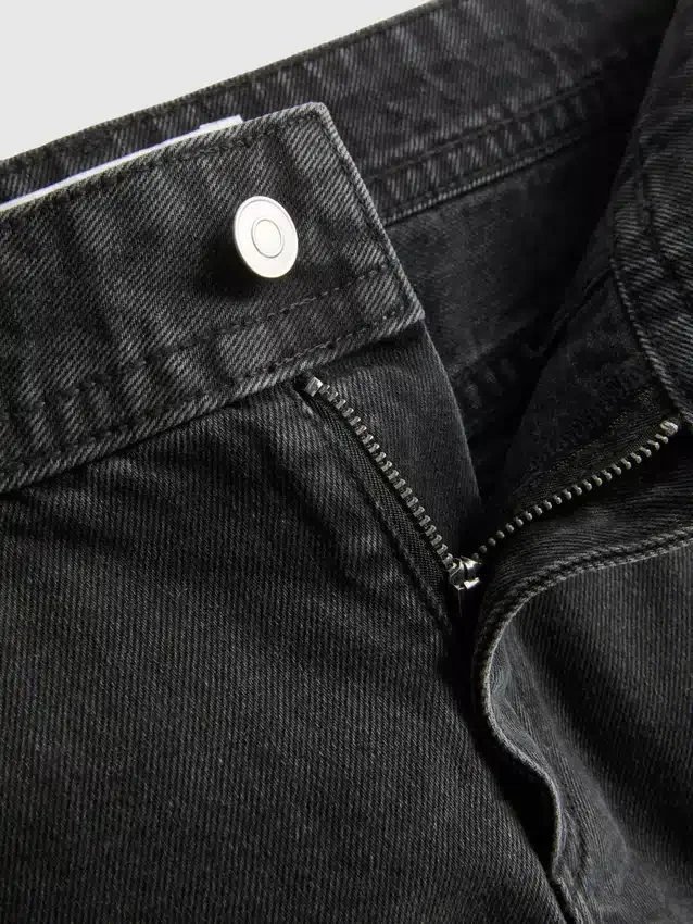 The Primark Scene | Mikro-Shorts aus Baumwoll-Denim mit Nieten