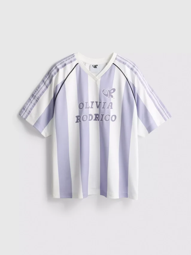 The Primark Scene | Olivia Rodrigo gestreiftes Fussballtrikot