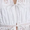 Top aus Baumwollmischung mit Broderie-Verzierung und Knoten vorne