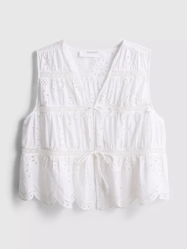 Top aus Baumwollmischung mit Broderie-Verzierung und Knoten vorne