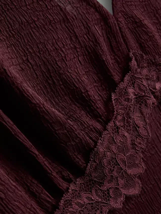 Top mit V-Ausschnitt und Crinkle-Effekt