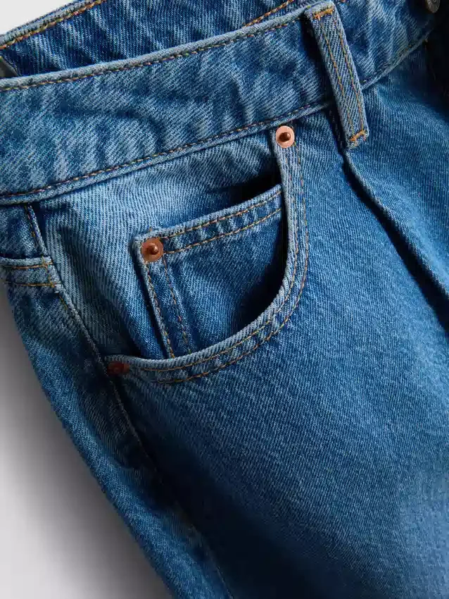Ultimative Baumwoll-Denim-Jeans mit ausgestelltem Bein