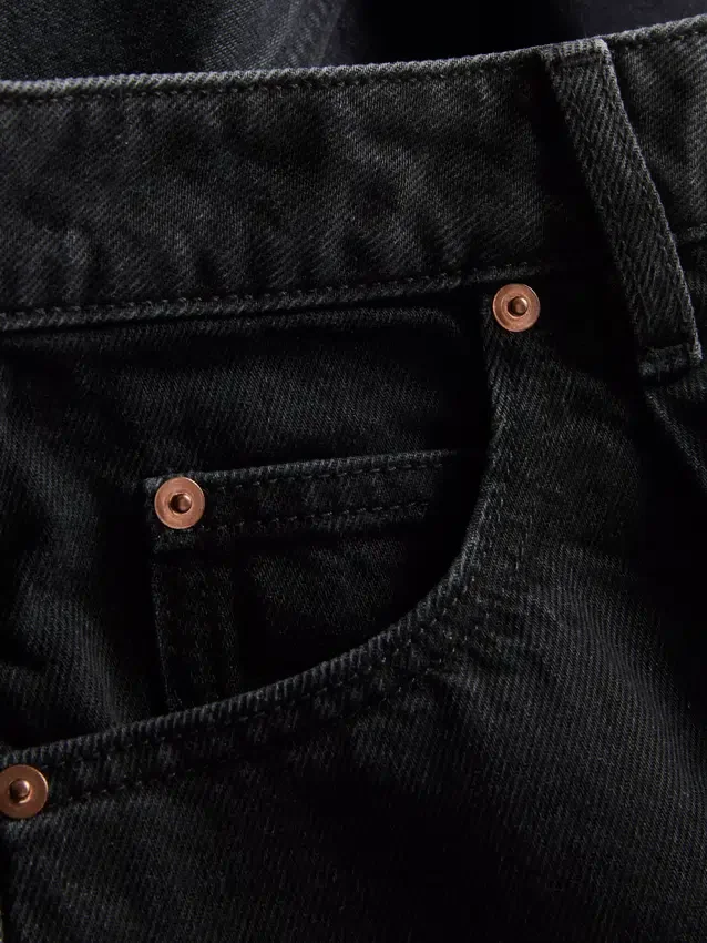 Ultimative Baumwoll-Denim-Jeans mit ausgestelltem Bein