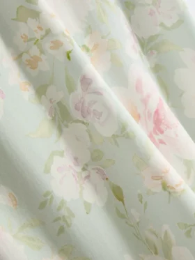 Unterkleid mit floralen Spitzenbesätzen