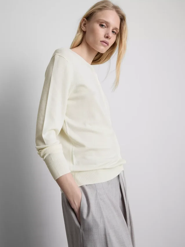 Unverzichtbare Strickjacke mit Rundhalsausschnitt
