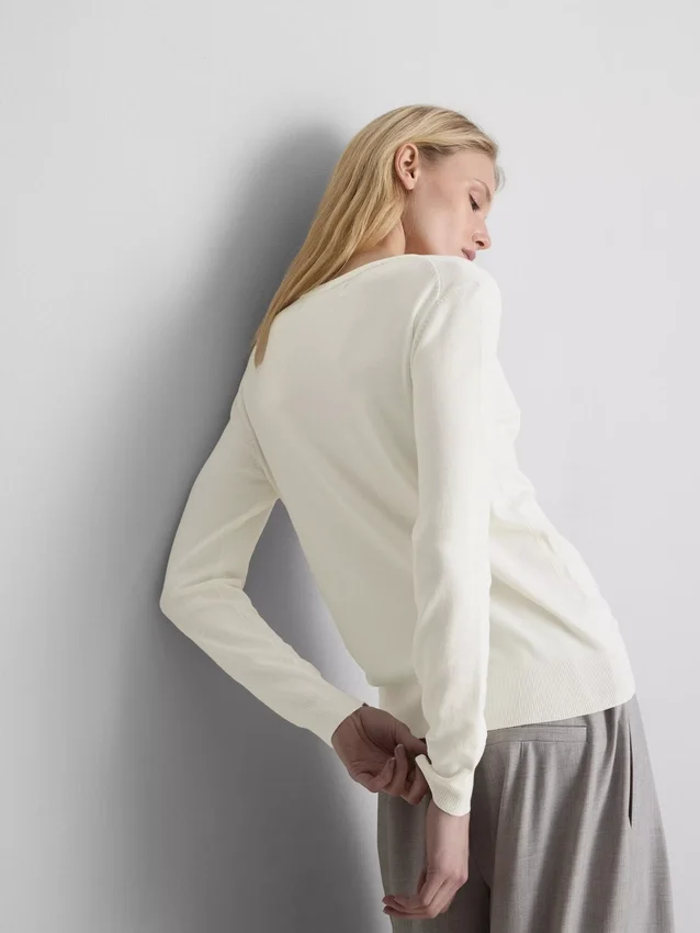 Unverzichtbare Strickjacke mit Rundhalsausschnitt