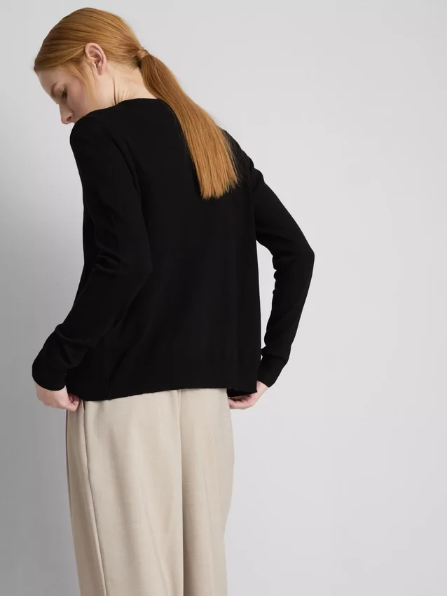 Unverzichtbare Strickjacke mit Rundhalsausschnitt
