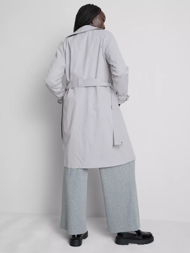 Unverzichtbarer Trenchcoat mit Gürtel