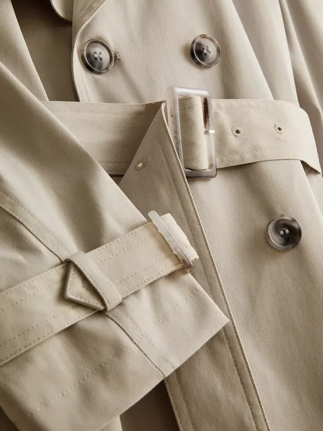 Unverzichtbarer Trenchcoat mit Gürtel