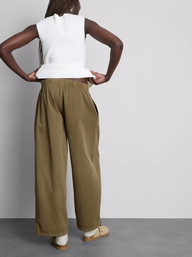 Utility-Hose mit weitem Bein und Nahtdetails