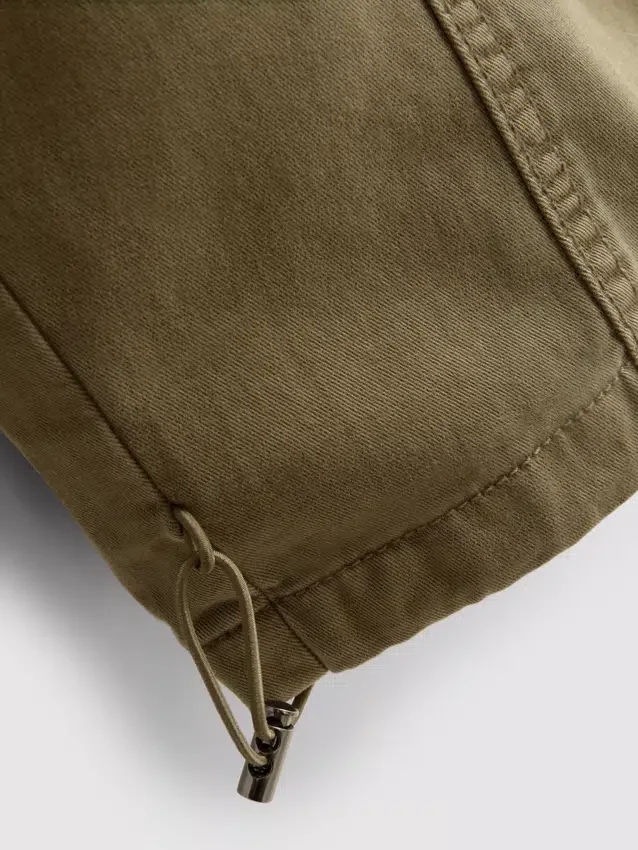 Utility-Hose mit weitem Bein und Nahtdetails